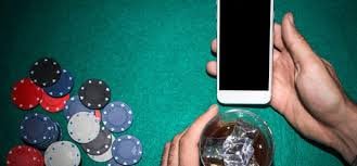 888phl slot game reels displayed on a mobile phone screen